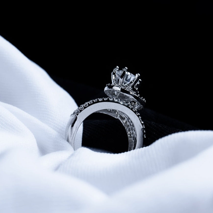Silver Gracious Look Ring